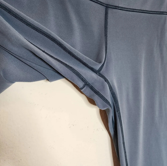 Lululemon Blue Align Crop. Women's size 8. - Picture 9 of 15